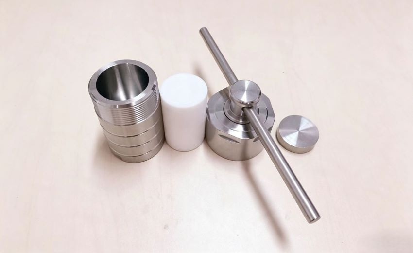 Hydrothermal Synthesis Reactor: The Simplest Lab Tool for High-Temperature High-Pressure Synthesis
